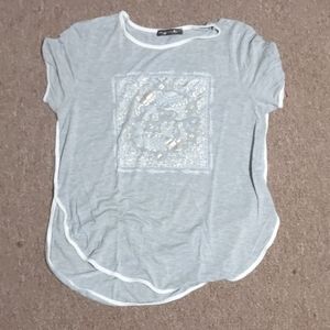 🌼4/$20🌼 Pattern T-Shirt